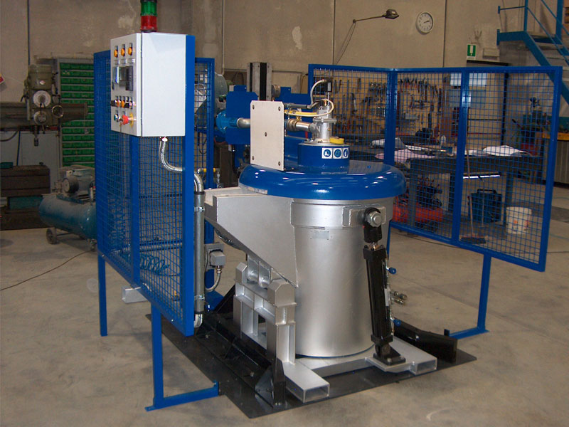 Pneumatic station for ladle preheating