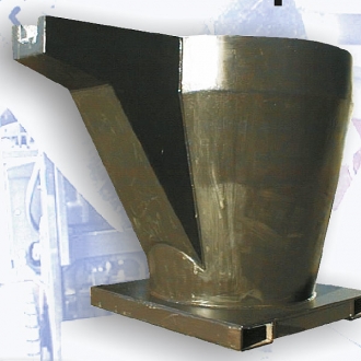 Ladles for transporting molten metal