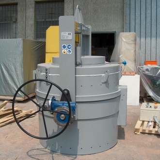 Electric Heated tilting transfer ladle 600 kg capacity 